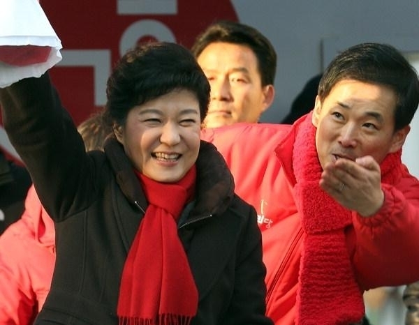 박근혜 전 대통령과 유영하 변호사 / 사진=YTN 뉴스 캡쳐