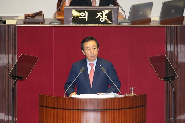 자유한국당 김성태 원내대표가 지난 5일 오전 서울 국회 본회의장에서 교섭단체 대표연설을하고 있다.
