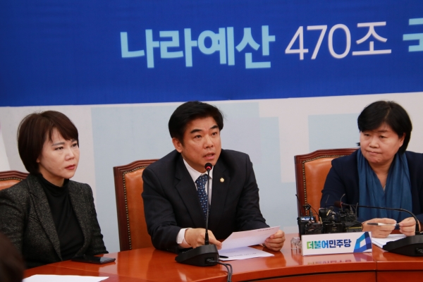 김병욱 의원 정책회의에서 가계부채 연체율 상승관련 대책을 주문하고 있다.