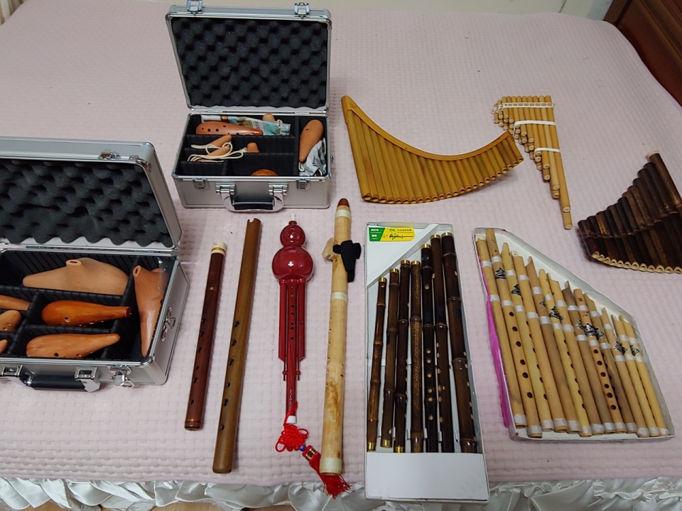 경남 함양군으로 귀향한 박지원씨의 애장품 악기들