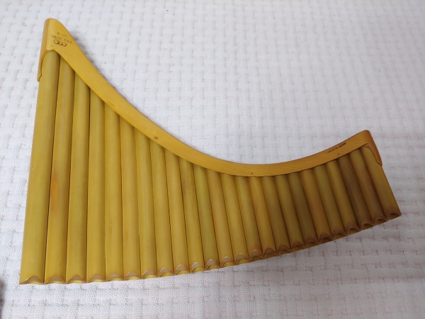 인류가 만들어낸 최초의 목관악기로 유명한 팬플룻