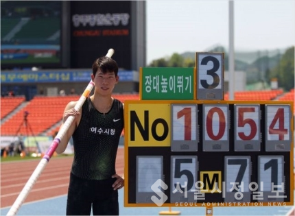 여수시청 진민섭, 장대높이뛰기 한국신기록 경신