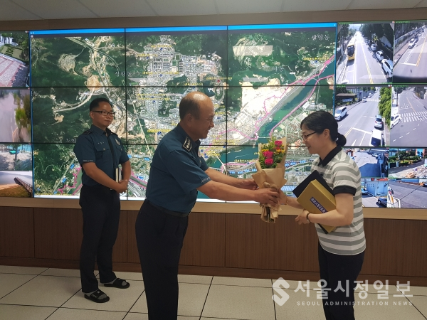 광양경찰서장(박상우)은 검거에 기여한 관제요원에 대해 감사장 수여