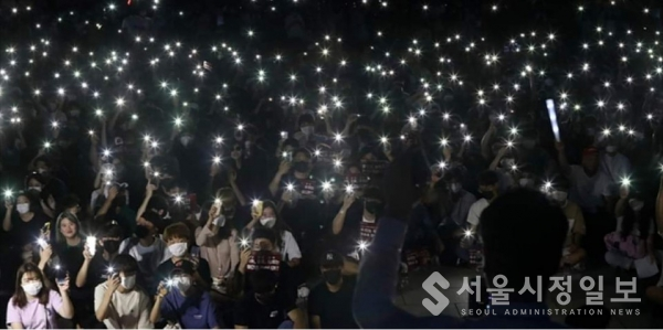 조국에 성난 대학생들의 촛불집회