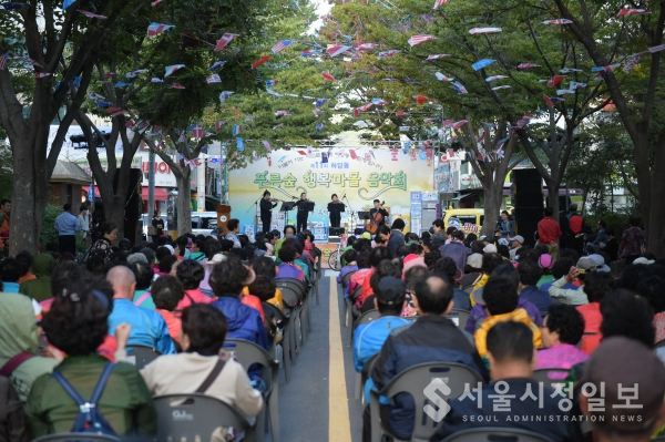 하당동 푸른숲 행복마을 음악회 (지난 해 행사 모습)