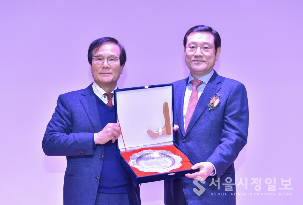 광주·전남경제단체연합회 2020년 신년인사회에서 감사패 받다