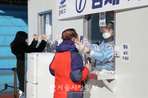 강북구, 구민운동장에 임시 선별검사소 가동