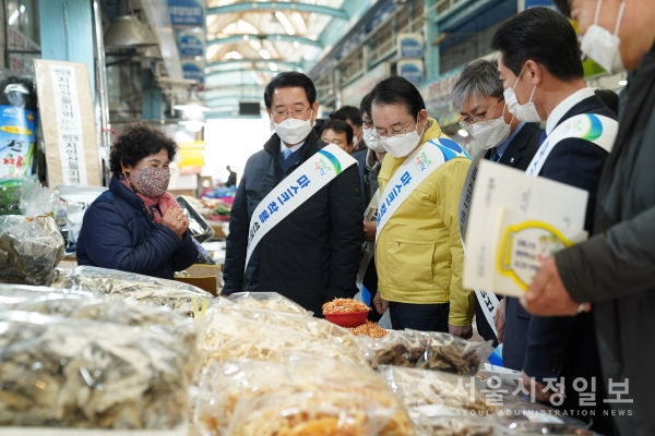 김영록 전남지사, 목포에서 도민과의 대화(설맞이 전통시장 코로나19 방역 캠페인)