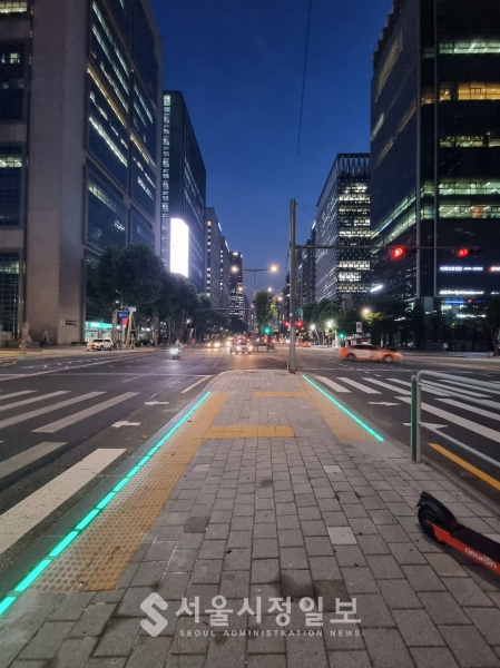 강남구, 교통안전시설물에 ‘빛’을 더하다