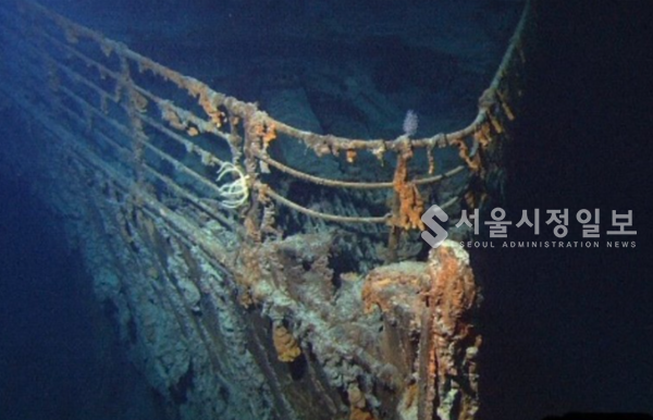111년전 침몰된  타이타닉호 선체 잔해(수중촬영 사진)