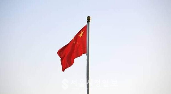 사진 설명 : 정율성이 귀화하여 목숨 바쳐 사랑한 나라 중국의 오성홍기다.