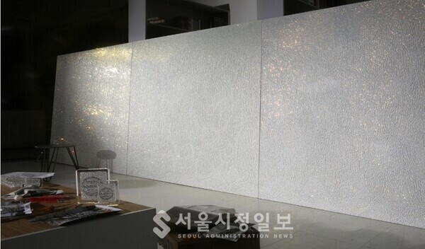 구띠갤러리  개인전에서는 선보일 대형작품 (White Material 05)(White Material 12 ) 제작 과정의 일부