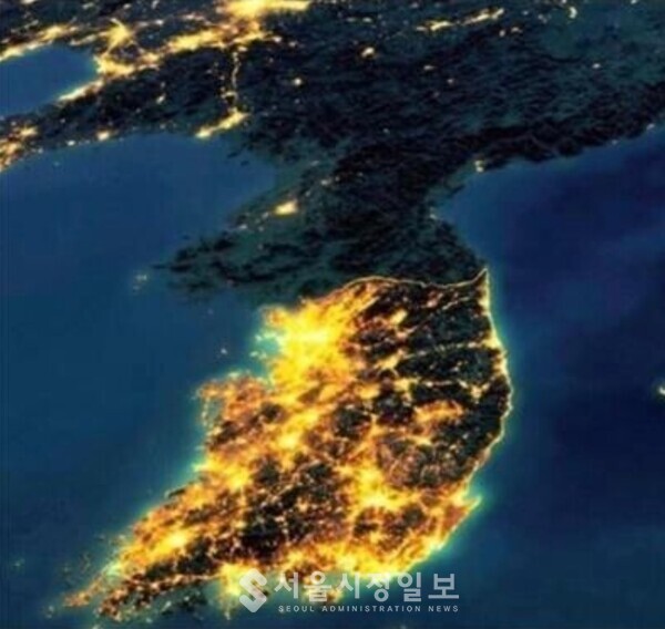 위성에서 촬영한 남북한 한반도 야경이다.반국가 세력들은 이러한 현실을 각성해야