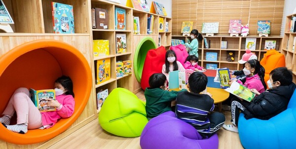KB국민은행 친환경  작은도서관을 지역주민과 어린이들이 일상생활 속에서 독서문화 (사진=국민은행 제공)